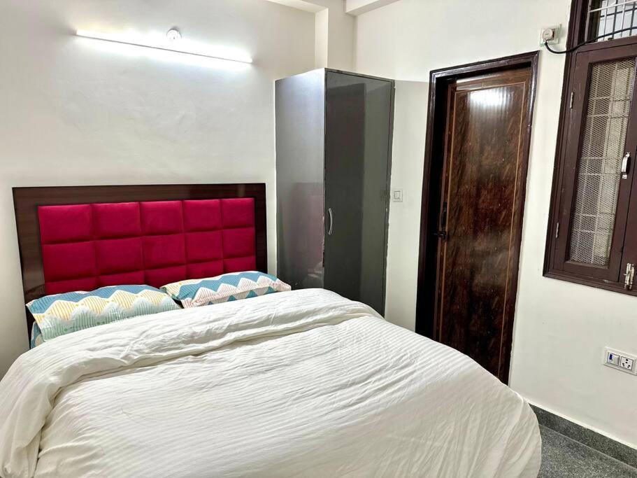 Nirvana 2bhk Delightful In Delhi * New Delhi