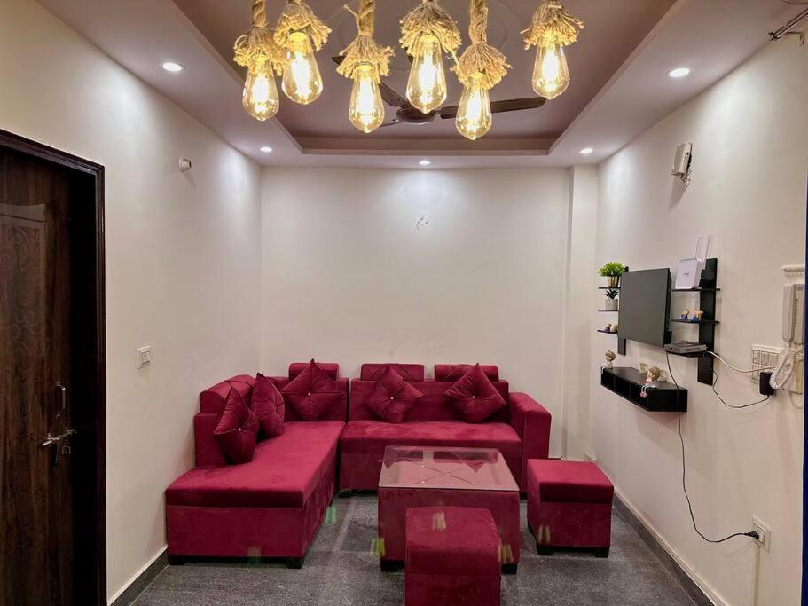 Nirvana 2bhk Delightful In Delhi Apartment *