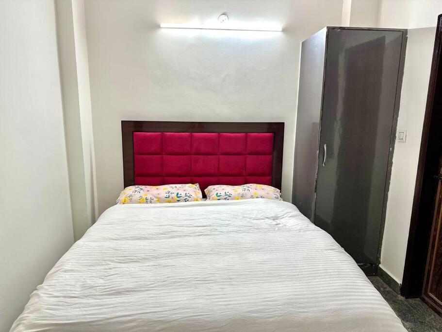 Nirvana 2bhk Delightful In Delhi Apartment New Delhi