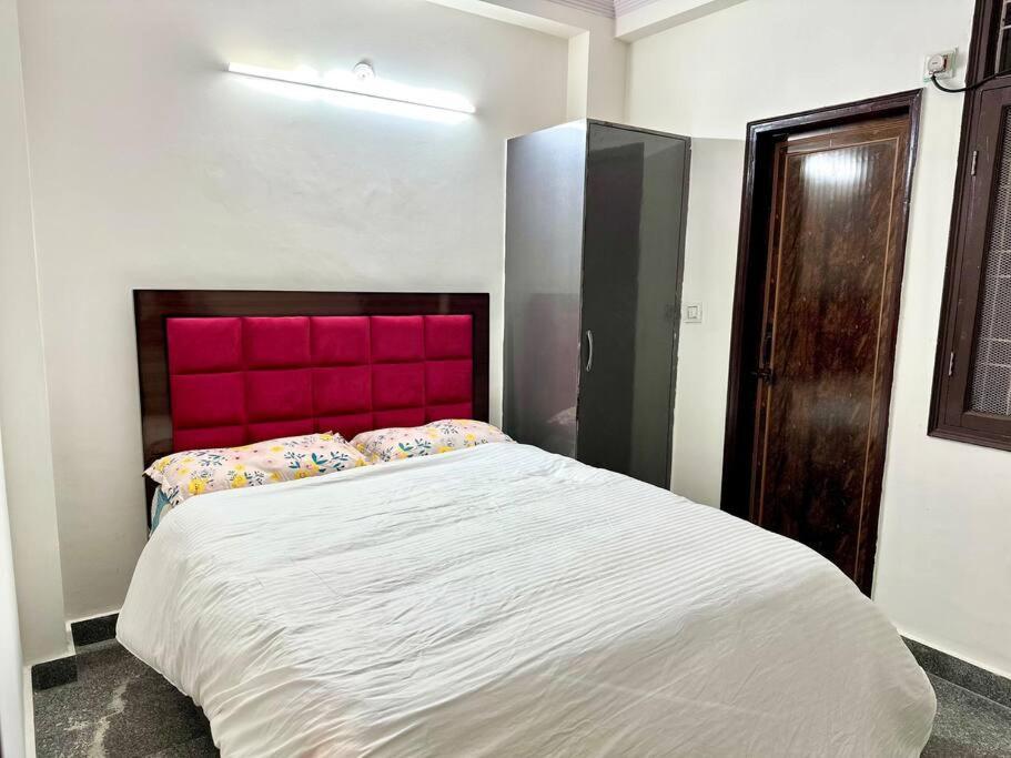 Nirvana 2bhk Delightful In Delhi * New Delhi
